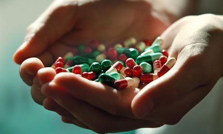Antybiotyki i przeziębienia prawie zawsze idą ze sobą w parze.