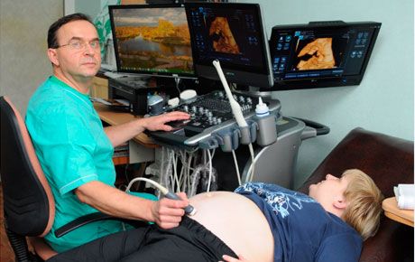 Lekarz położnik-ginekolog, diagnosta ultrasonograficzny najwyższej kategorii, Jaworski Jurij Cezarewicz, lekarz z 32-letnim stażem