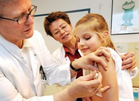 Nastolatkowie są podatni na zakażenie wirusem zapalenia wątroby typu B pomimo szczepienia